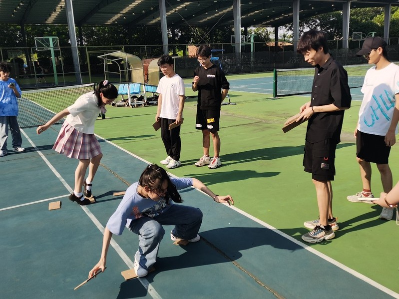 点击《12》查看详情